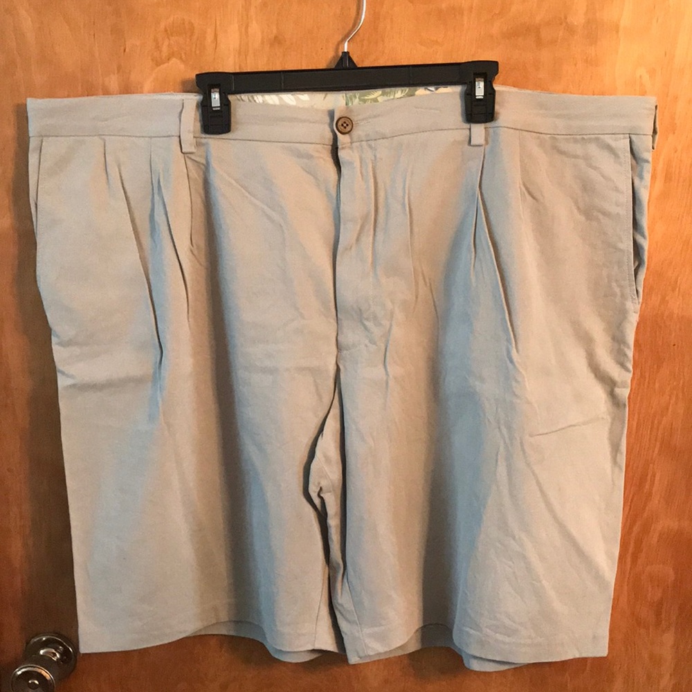 Tommy Bahama  casual shorts. Size 48 L